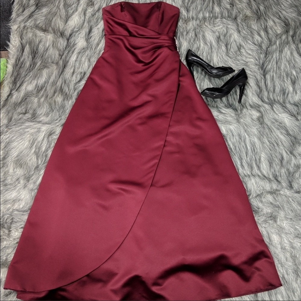 DAVID’S BRIDAL Strapless Prom Dress